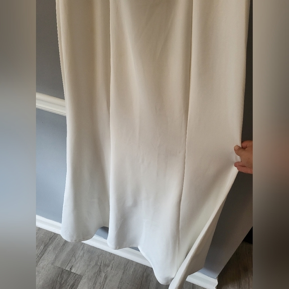 Plus Size Elegant And Simple Wedding Dress - Picture 2 of 8